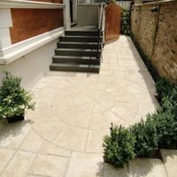 Weathered Limestone Old Town Circle Paving Pack (D)2.8M