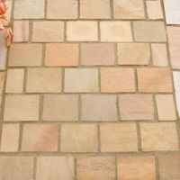 Sunset Buff Natural Sandstone Paving Setts (L)100mm (W)100mm Pack Of 750 8.8 M²